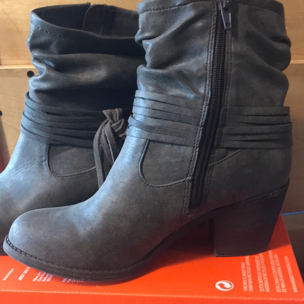 Boots - Picture 2 of 6